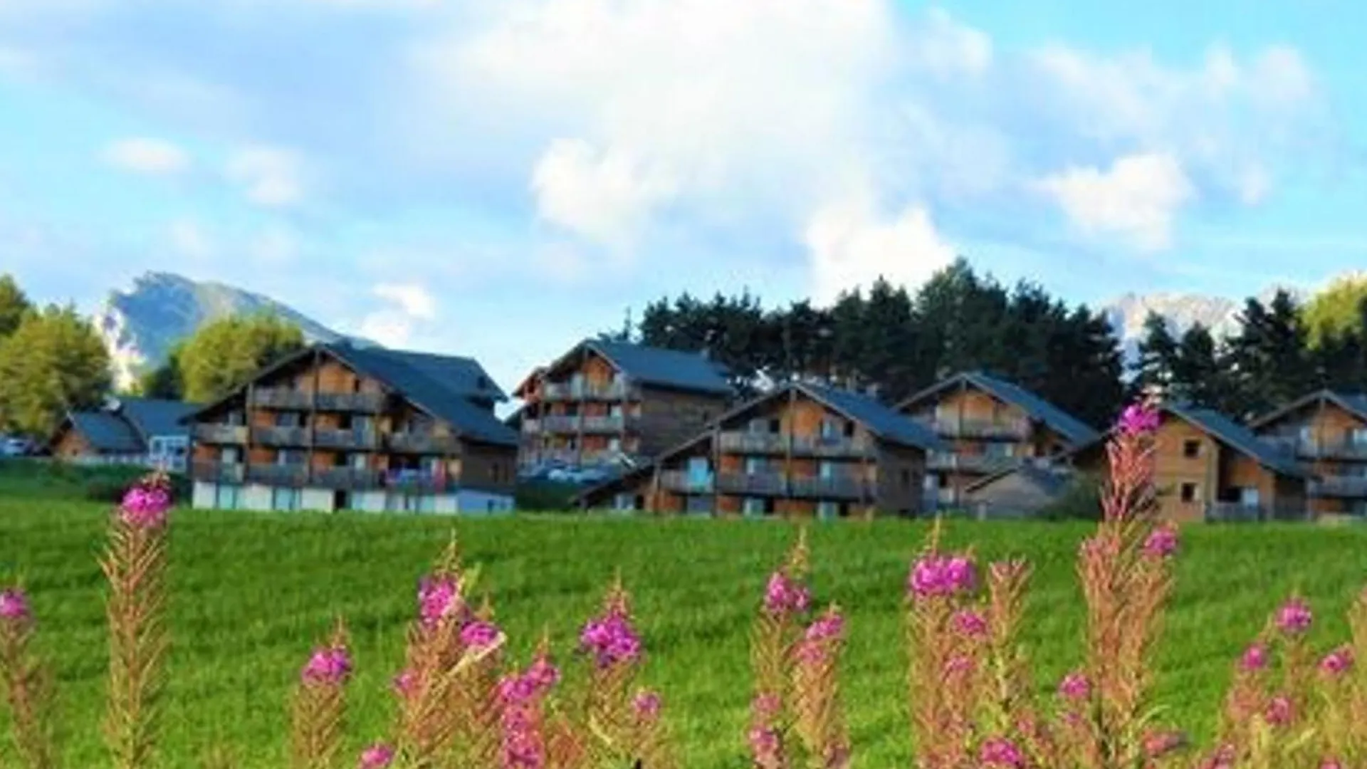 Chalet Mitoyen 3 Pieces Avec Local Ski Et Parking Gratuit - Fr-1-504-3 Ле-Деволюи